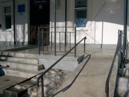 пандус - главный вход, здание основной школы